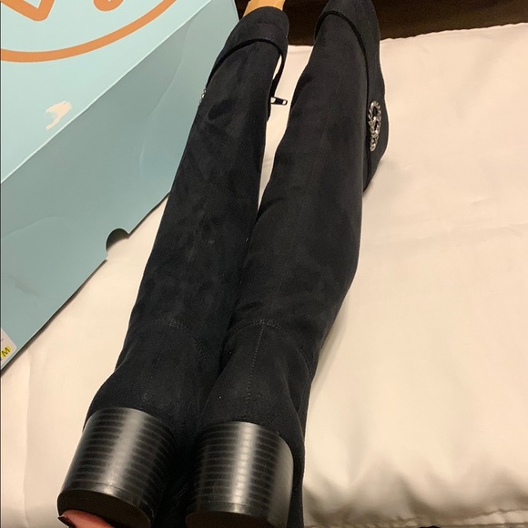 Elegant Black Suede Knee-High Women's Boots - Picture 4 of 12